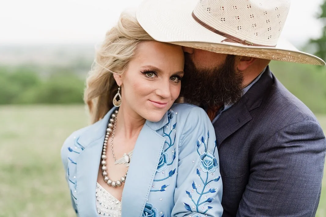 There is so. much. goodness. from Courtney &amp; Cole's incredible wedding weekend that you can't blame us if we're sharing photos for the next 5 years🤠⁠⁠
⁠⁠
BUT FIRST, we'll start off with their Welcome Night hosted at their private ranch. The even