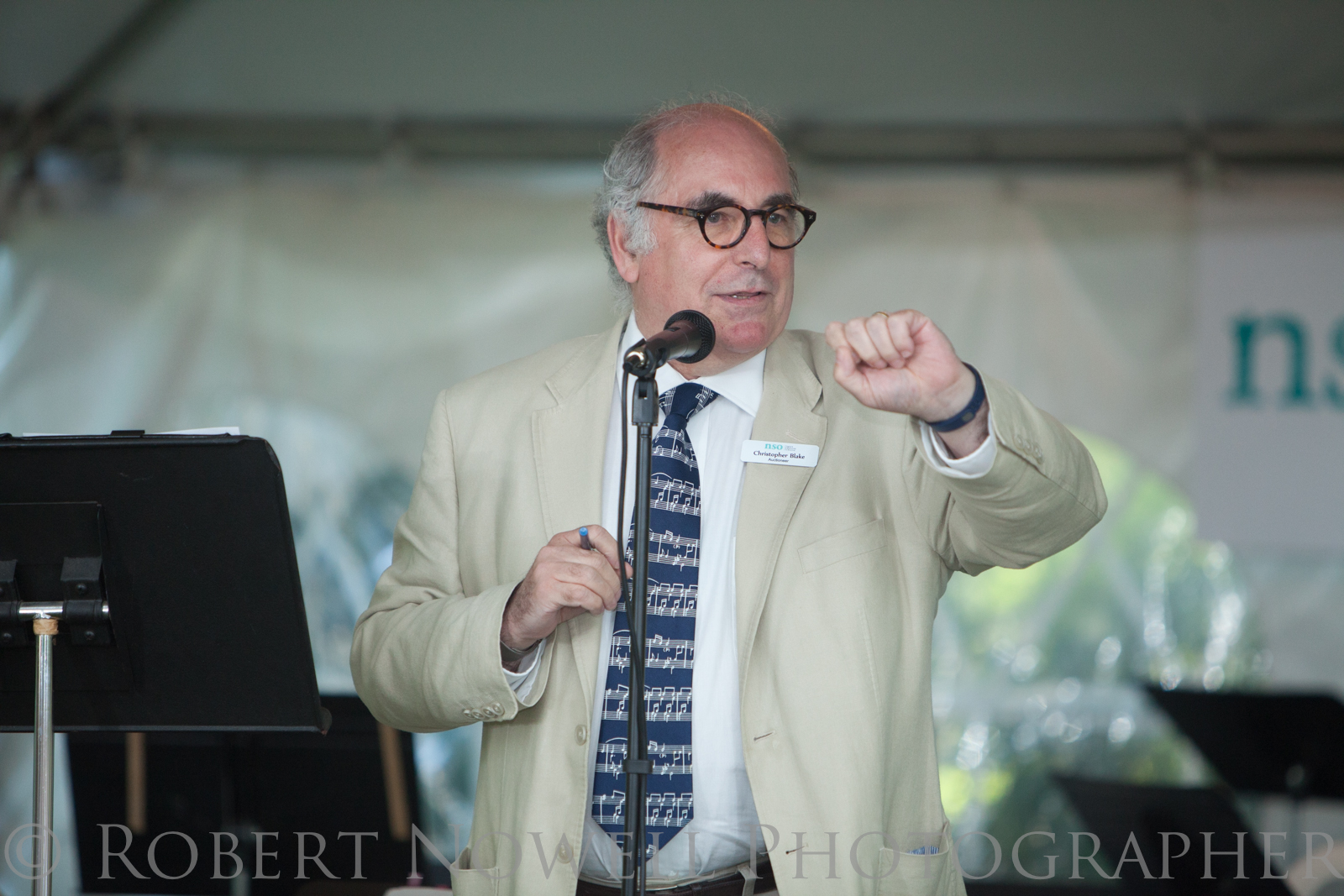 Auctioneer extraordinaire Christopher Blake.