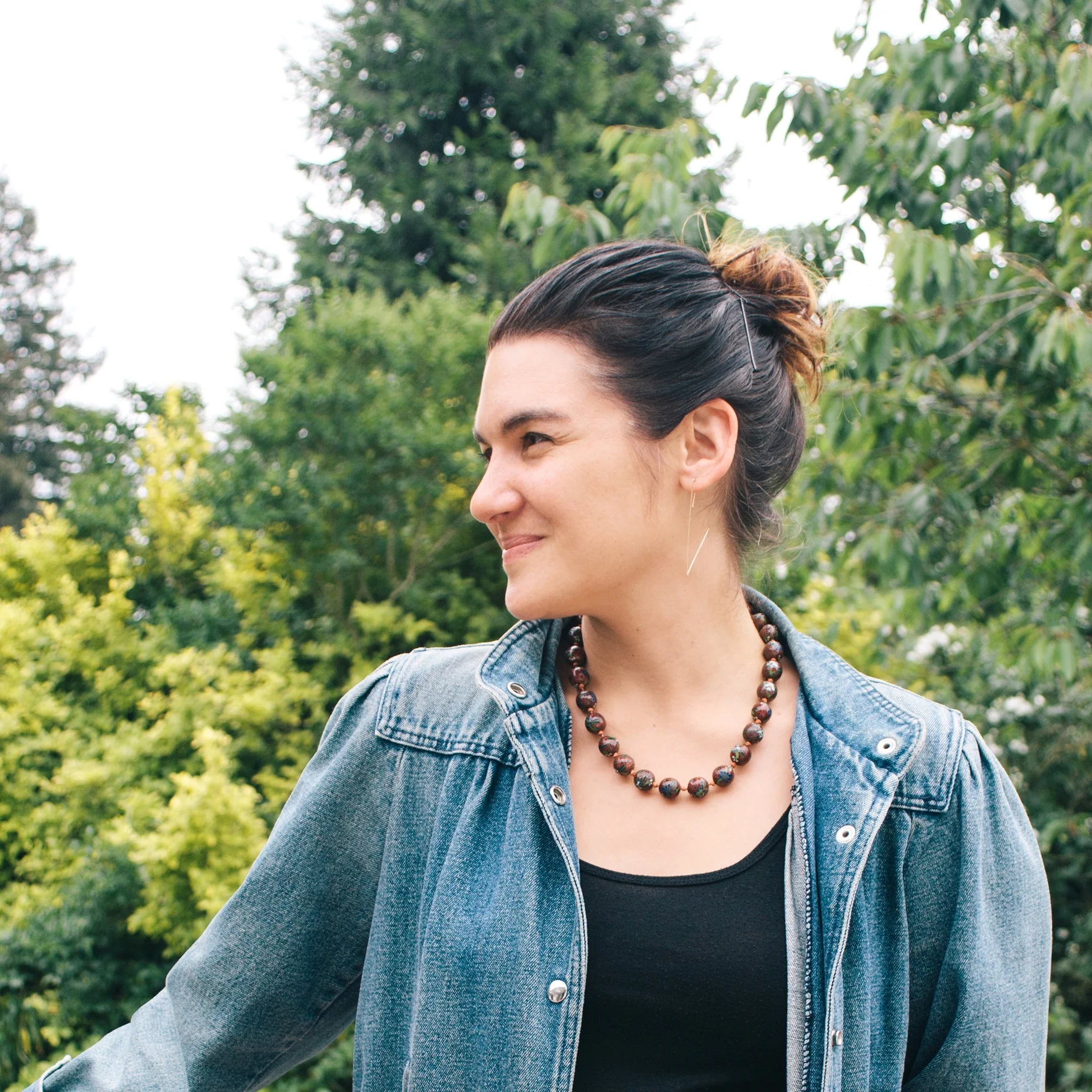 ajrabins_author_jeanjacket.jpg