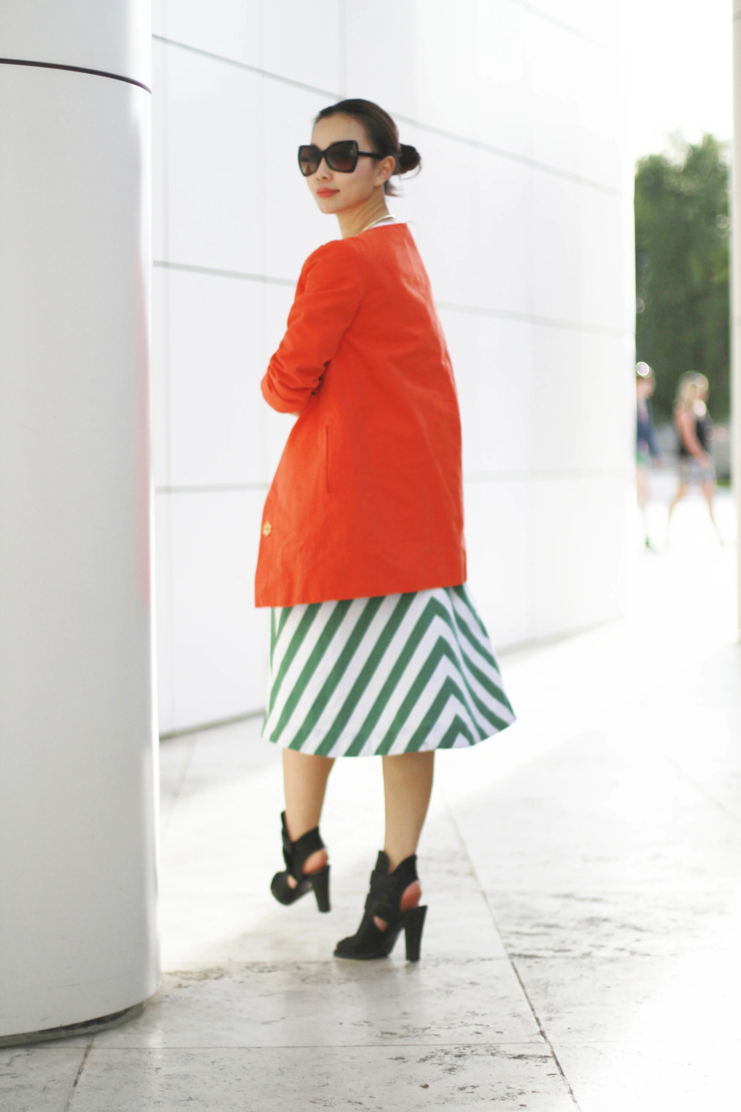 As for me, fashion has no rule, colors and shapes are always interesting to me! 
