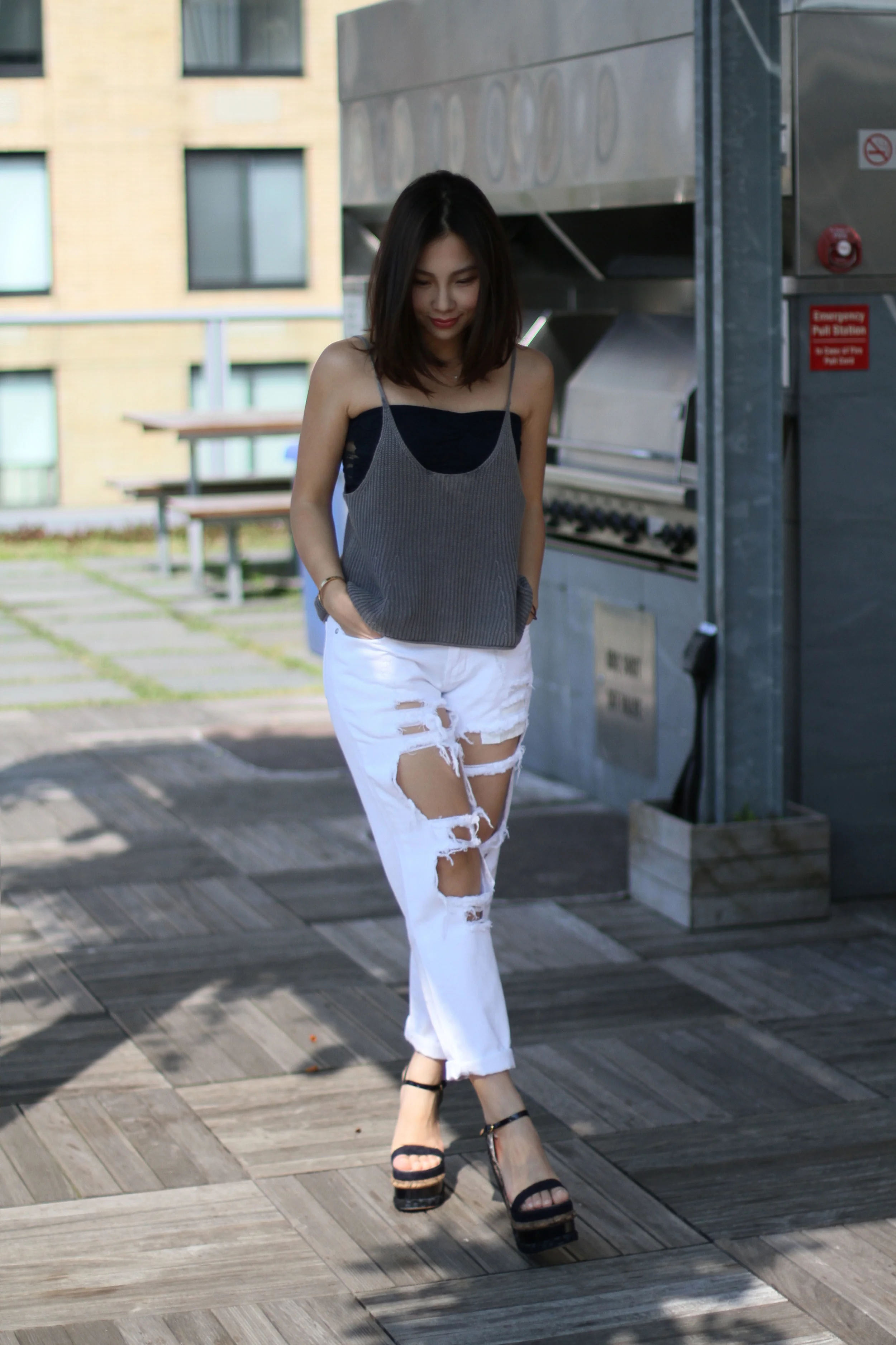 white t shirt and ripped jeans outfit