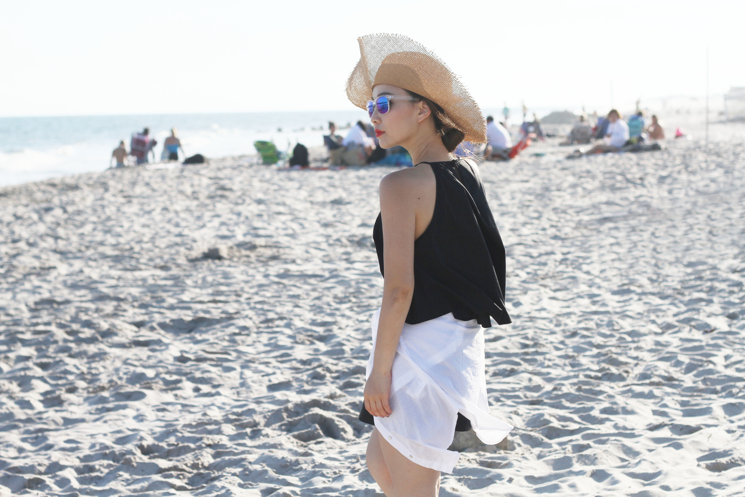black and white beach outfit 3.jpg