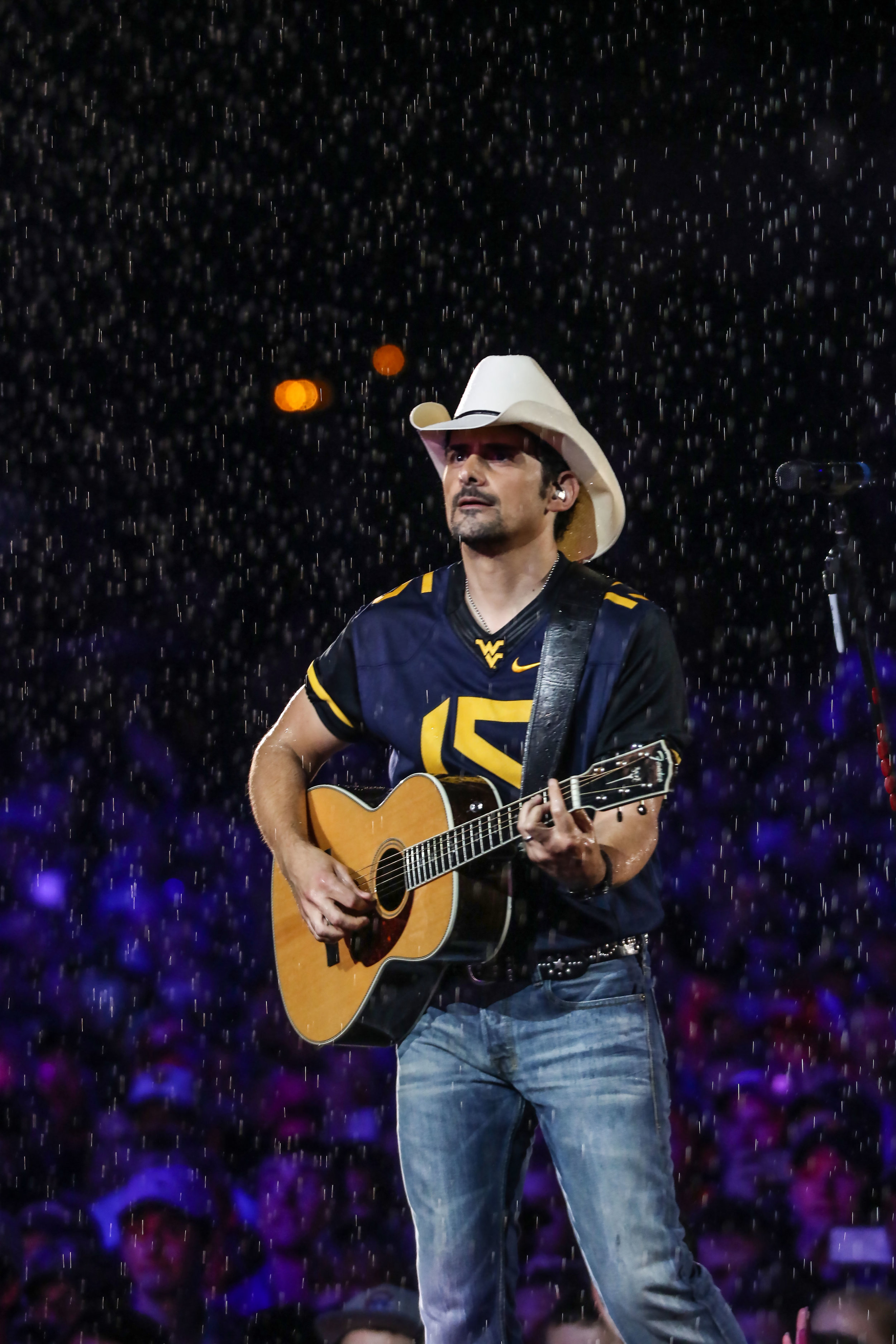 Landmarks Live_Brad Paisley_A8956 by Chris Bradshaw.jpg