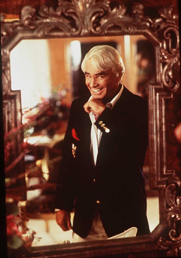 Burt Reynolds in STRIPTEASE