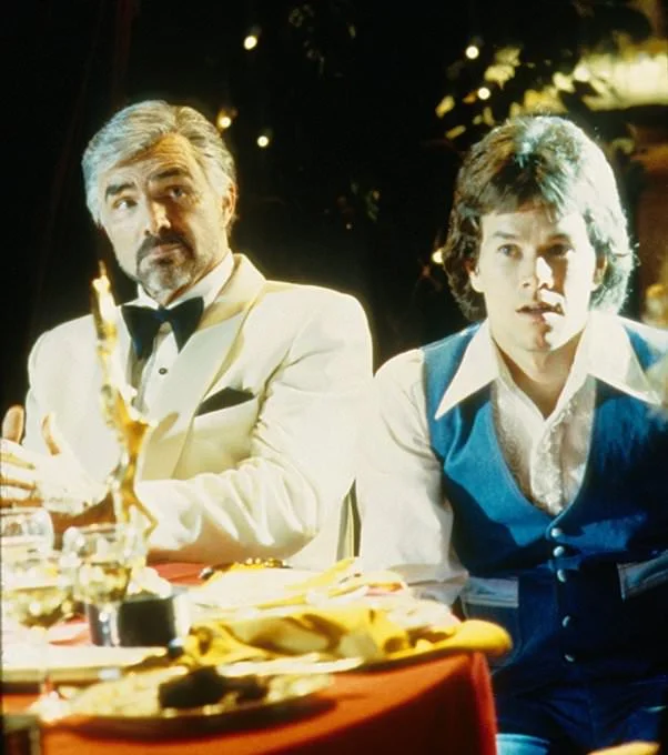 Burt Reynolds and Mark Wahlberg in BOOGIE NIGHTS