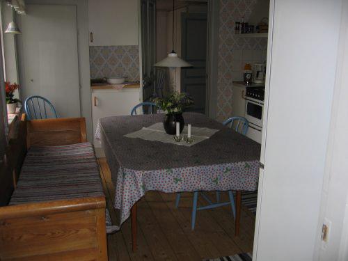 Matbord och kökssoffa
