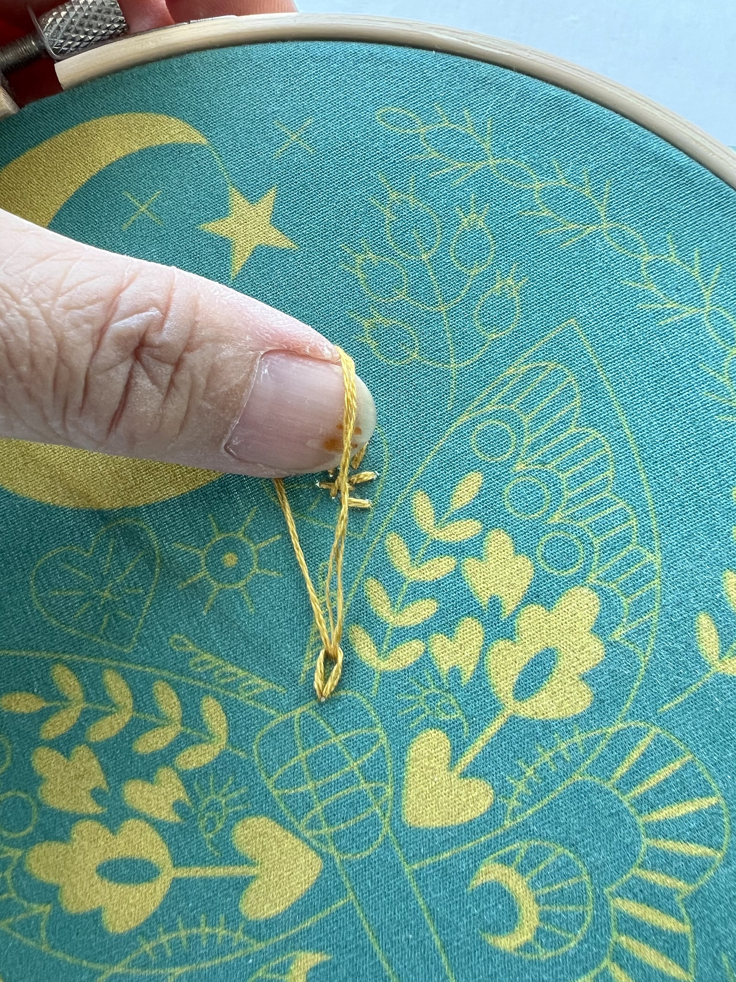 rikrack chain stitch tutorial 4.jpg