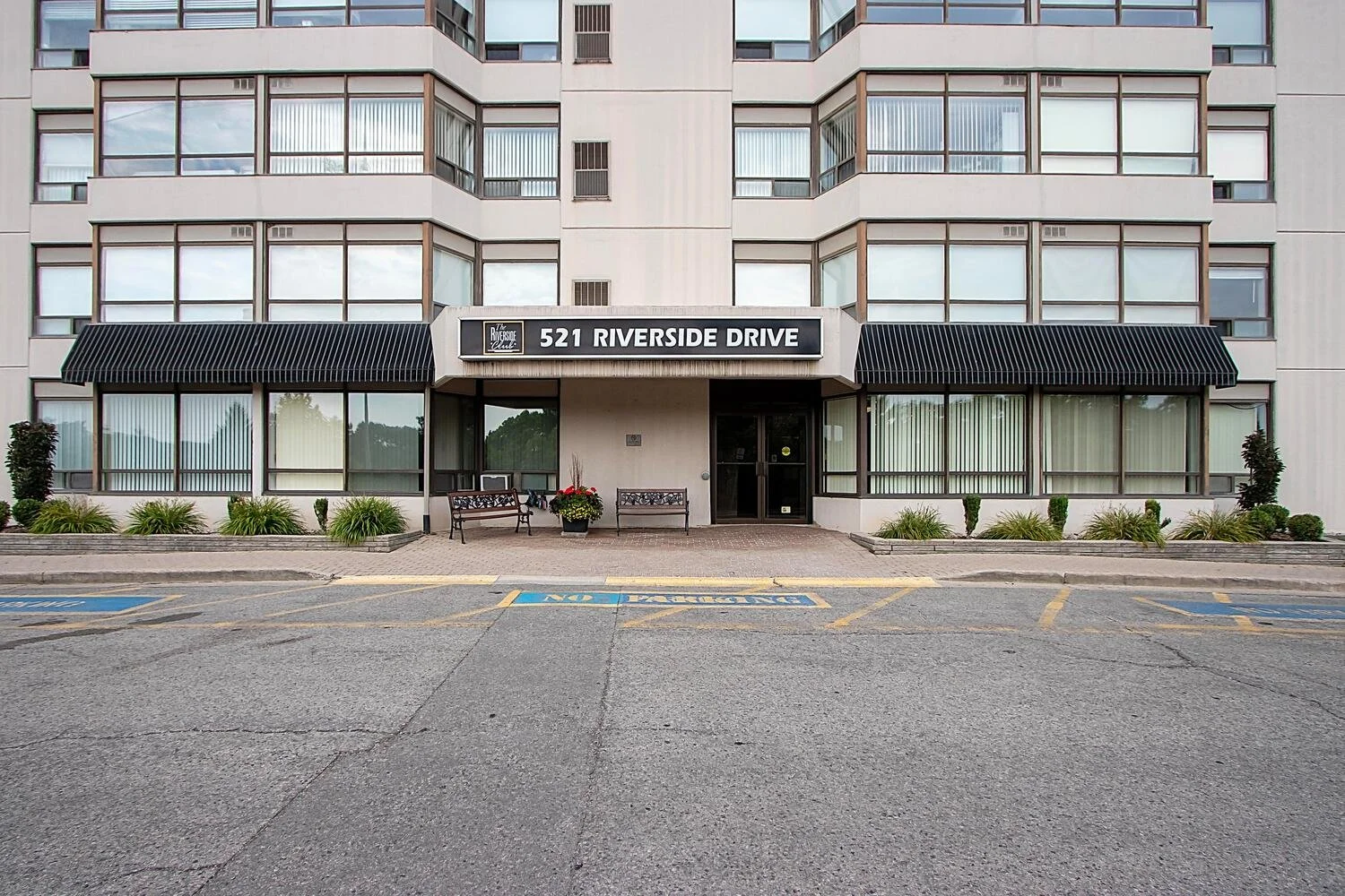 521 Riverside Dr 412 London ON-large-001-006-1 exterior-1500x1000-72dpi.jpg