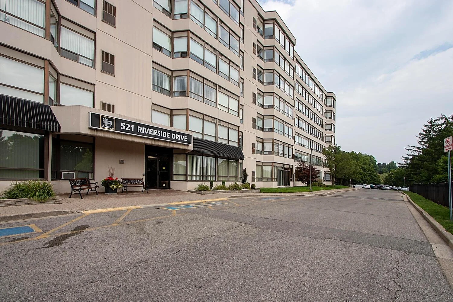 521 Riverside Dr 412 London ON-large-003-003-3 exterior-1500x1000-72dpi.jpg