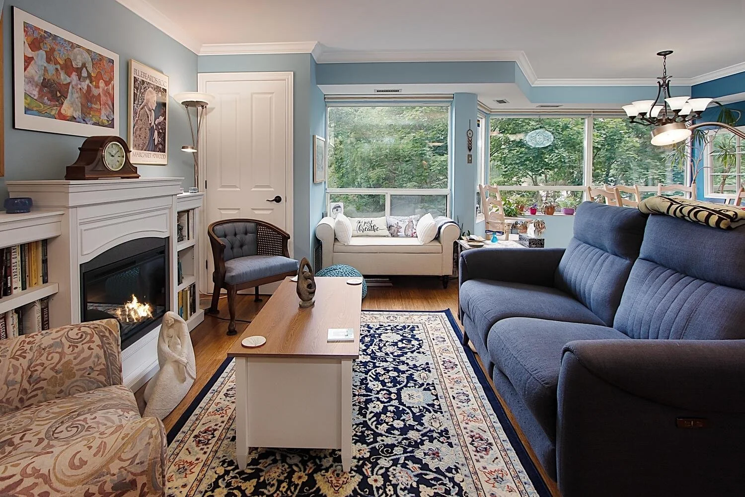 521 Riverside Dr 412 London ON-large-005-017-9 living room-1500x1000-72dpi.jpg