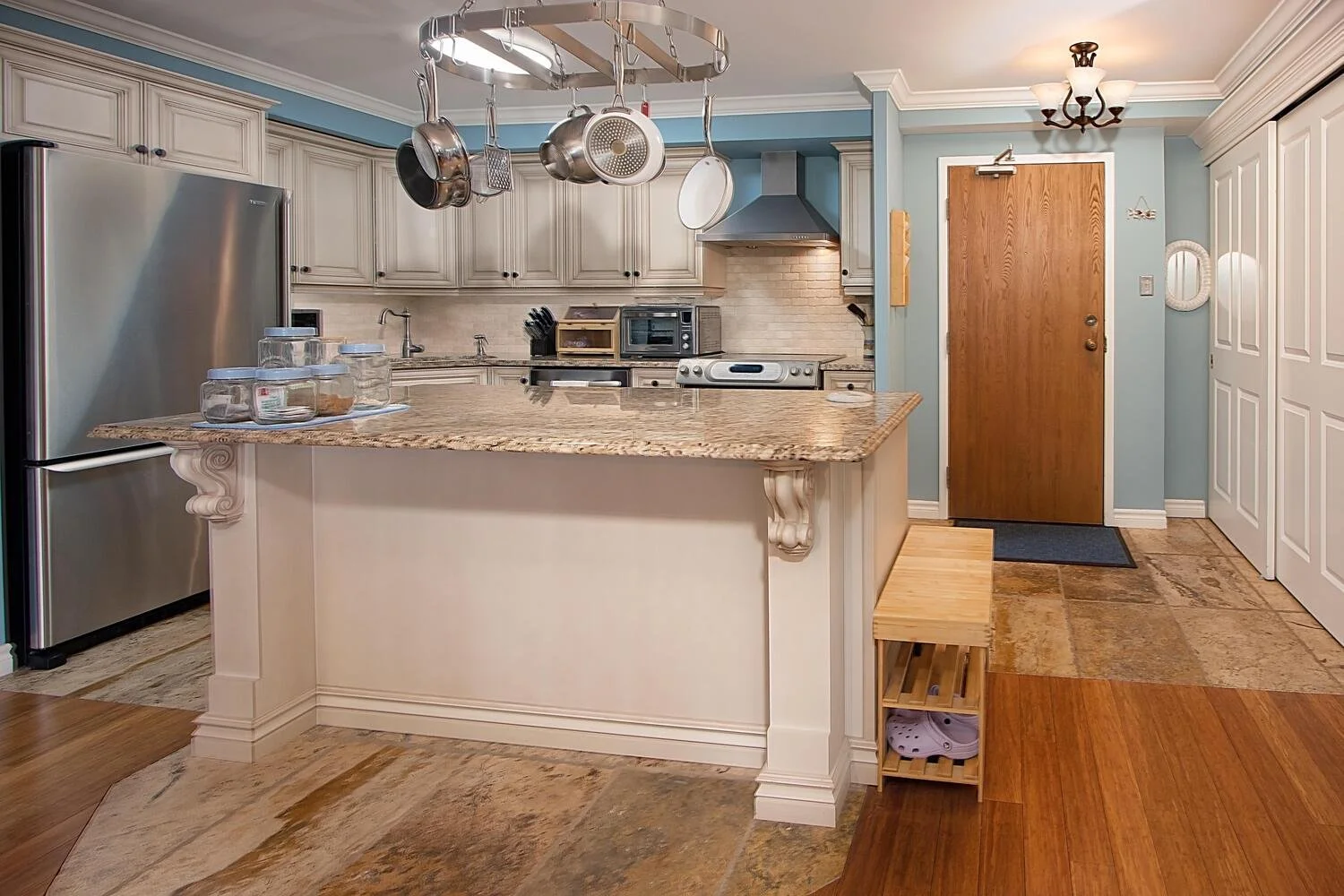 521 Riverside Dr 412 London ON-large-009-010-15 kitchen-1500x1000-72dpi.jpg