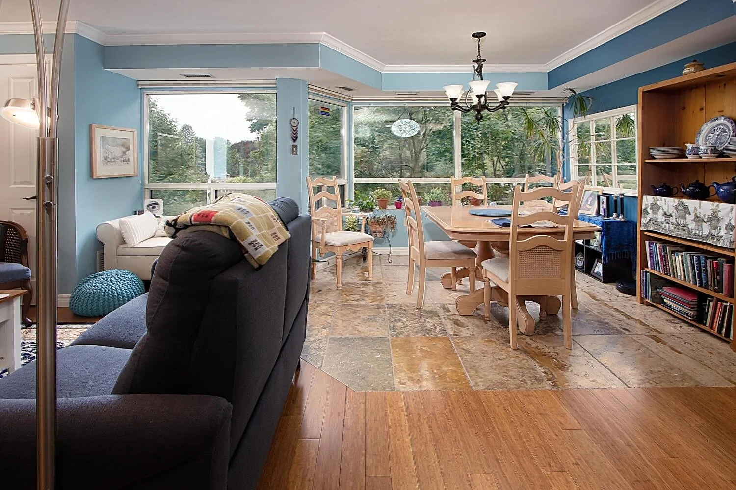 521 Riverside Dr 412 London ON-large-016-016-21 dining area-1500x1000-72dpi.jpg