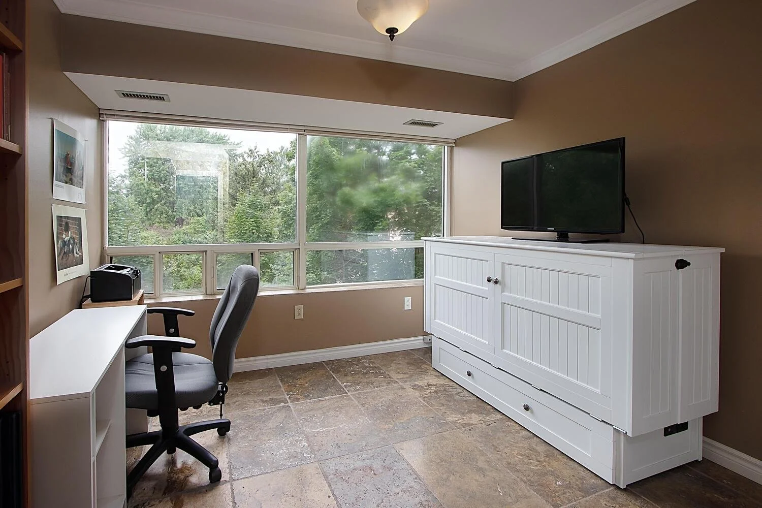 521 Riverside Dr 412 London ON-large-020-011-65 bedroom-1500x1000-72dpi.jpg