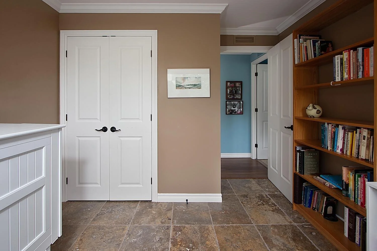 521 Riverside Dr 412 London ON-large-021-013-66 bedroom-1500x1000-72dpi.jpg