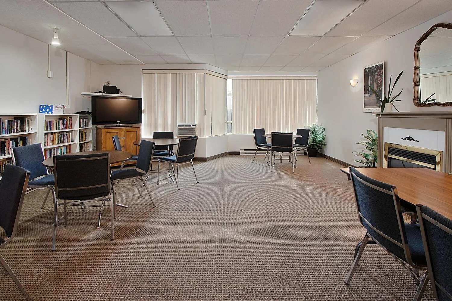521 Riverside Dr 412 London ON-large-024-027-120 library-1500x1000-72dpi.jpg