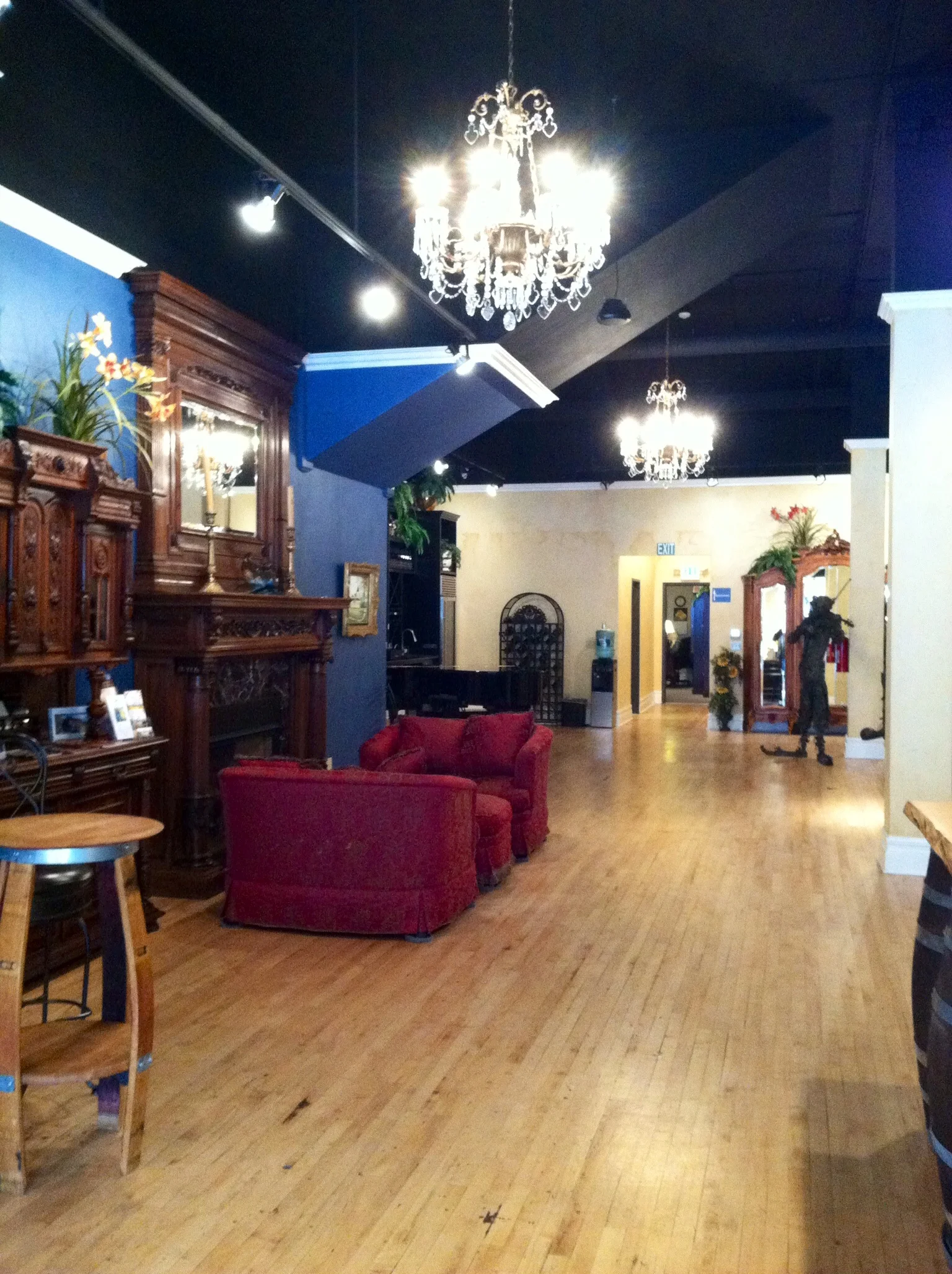 The tasting room. Photo by Shana Sokol, Shana Speaks Wine.