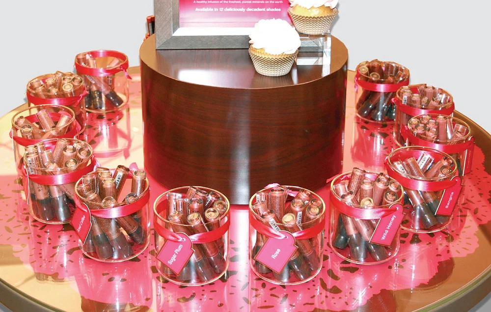 10_LipGlossPromoTableDETAIL.jpg