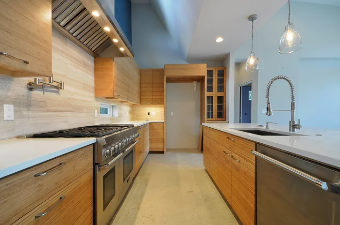 Raring - Kitchen and Breakfast 05.jpg