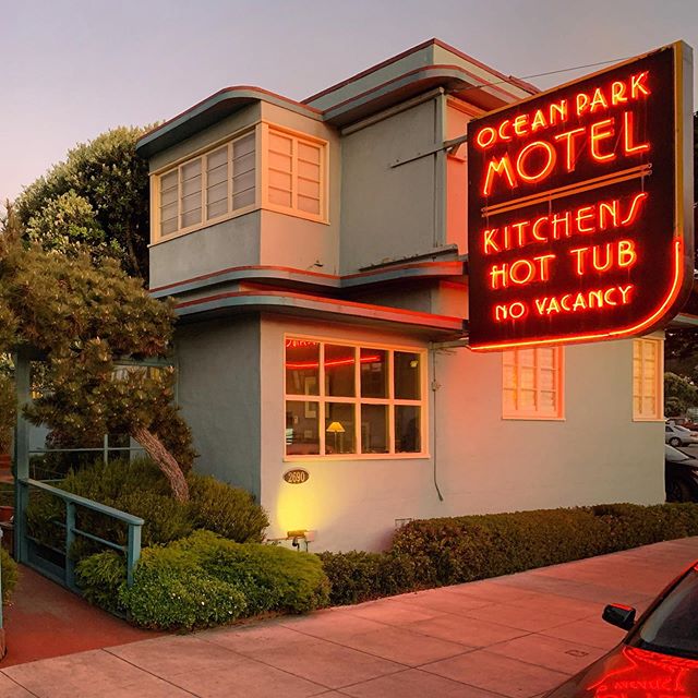 #sanfrancisco #dusk #motel #oceanparkmotel #light #neonlights #streetphotography #sunset