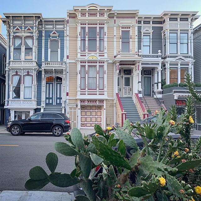 #sanfrancisco #eveningrun #running #streetphotography #victorianhouses #architecture