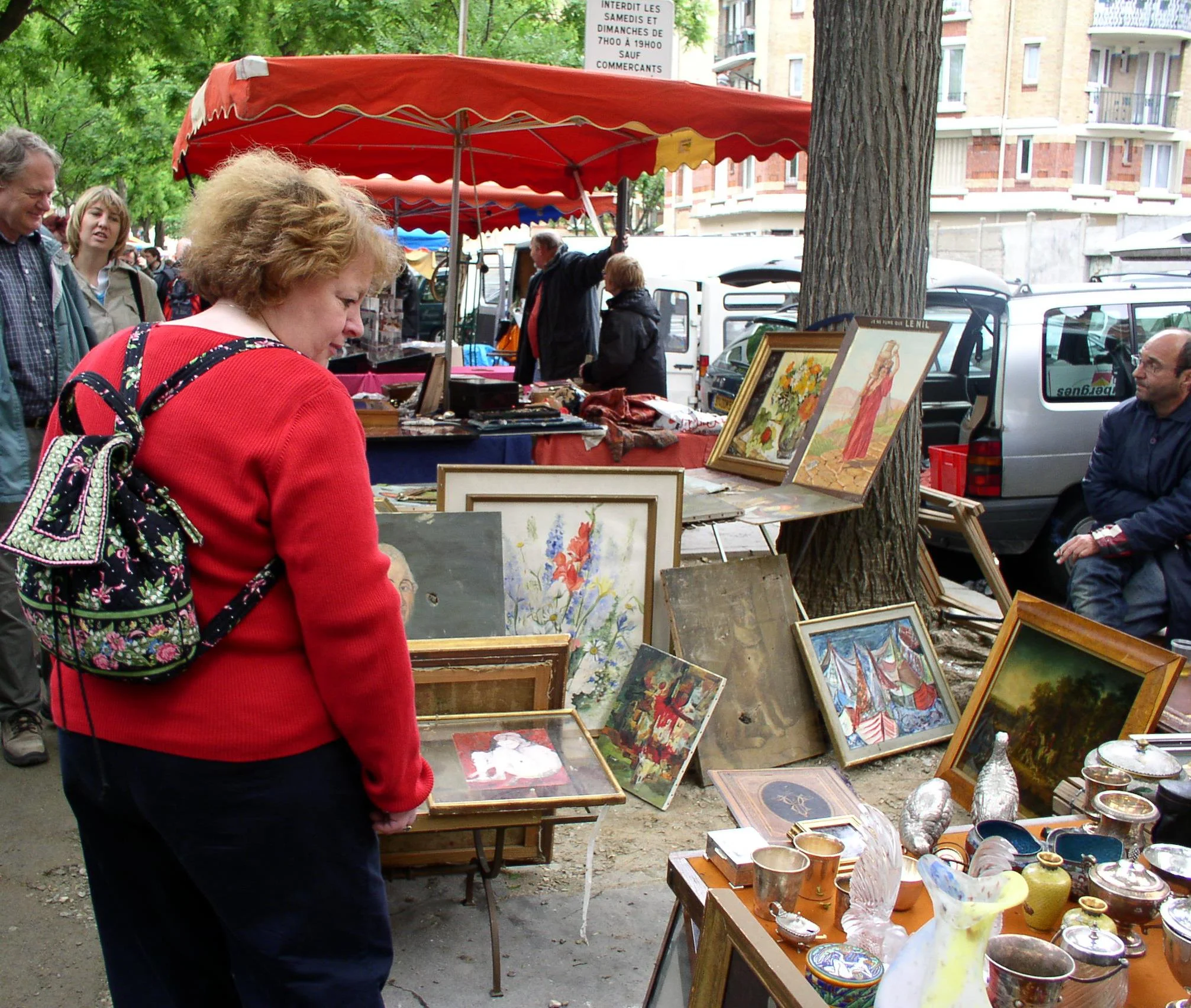 Browsing at Portes de Vanves flea market