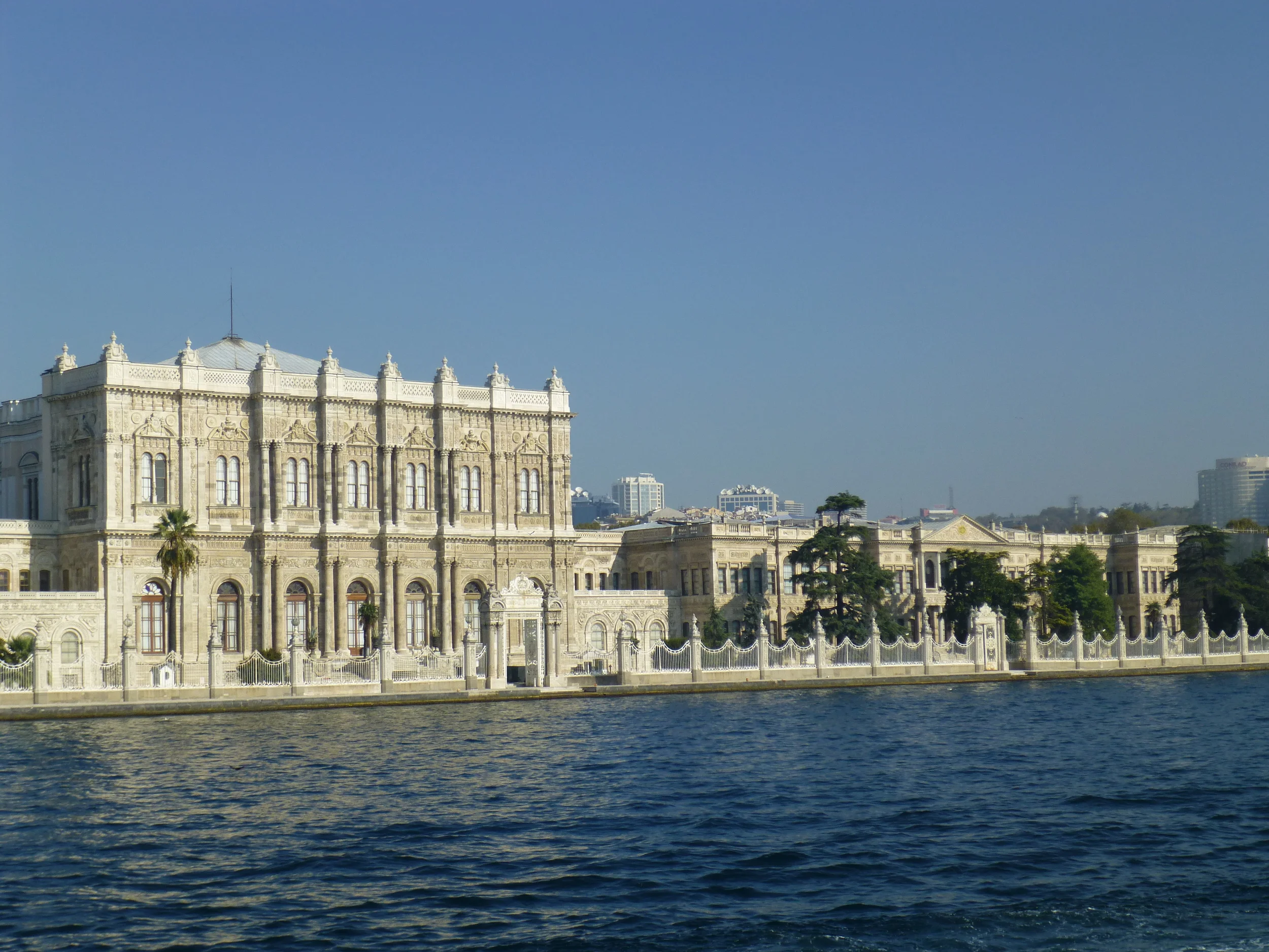 Dohlmabace Palace from the