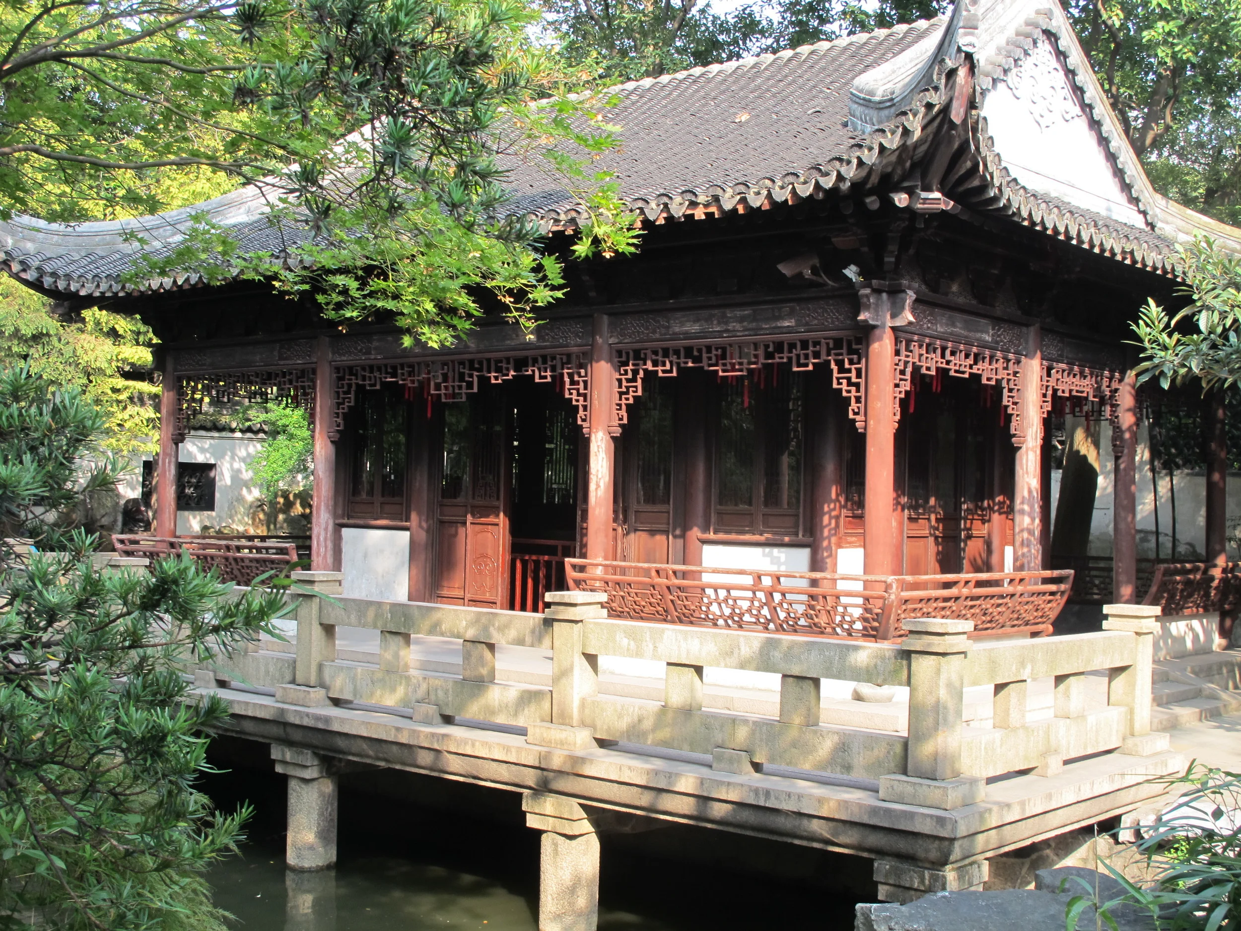  One of the first buildings at Yuyuan 