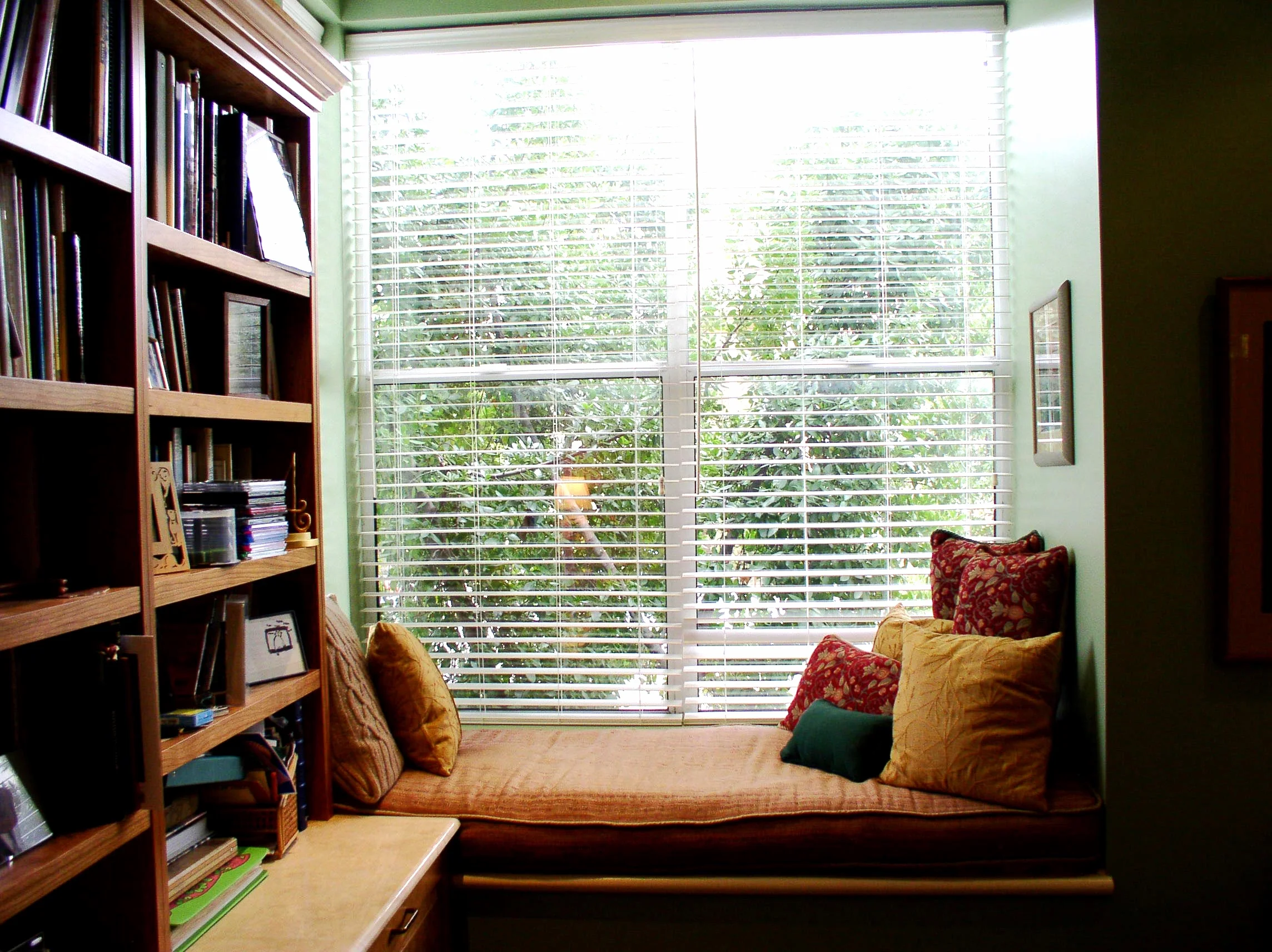  It feels like a treehouse when I'm sitting in the window seat. 