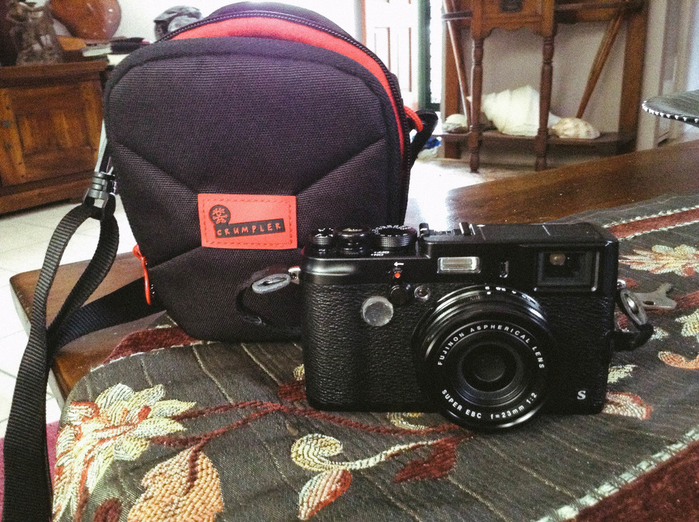 Pleasure Dome (small) perfect for stealthy low profile no 'lens hood' and one extra battery.