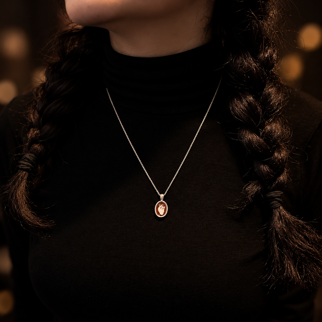 Moody+Heart+Pendant+Portrait.png