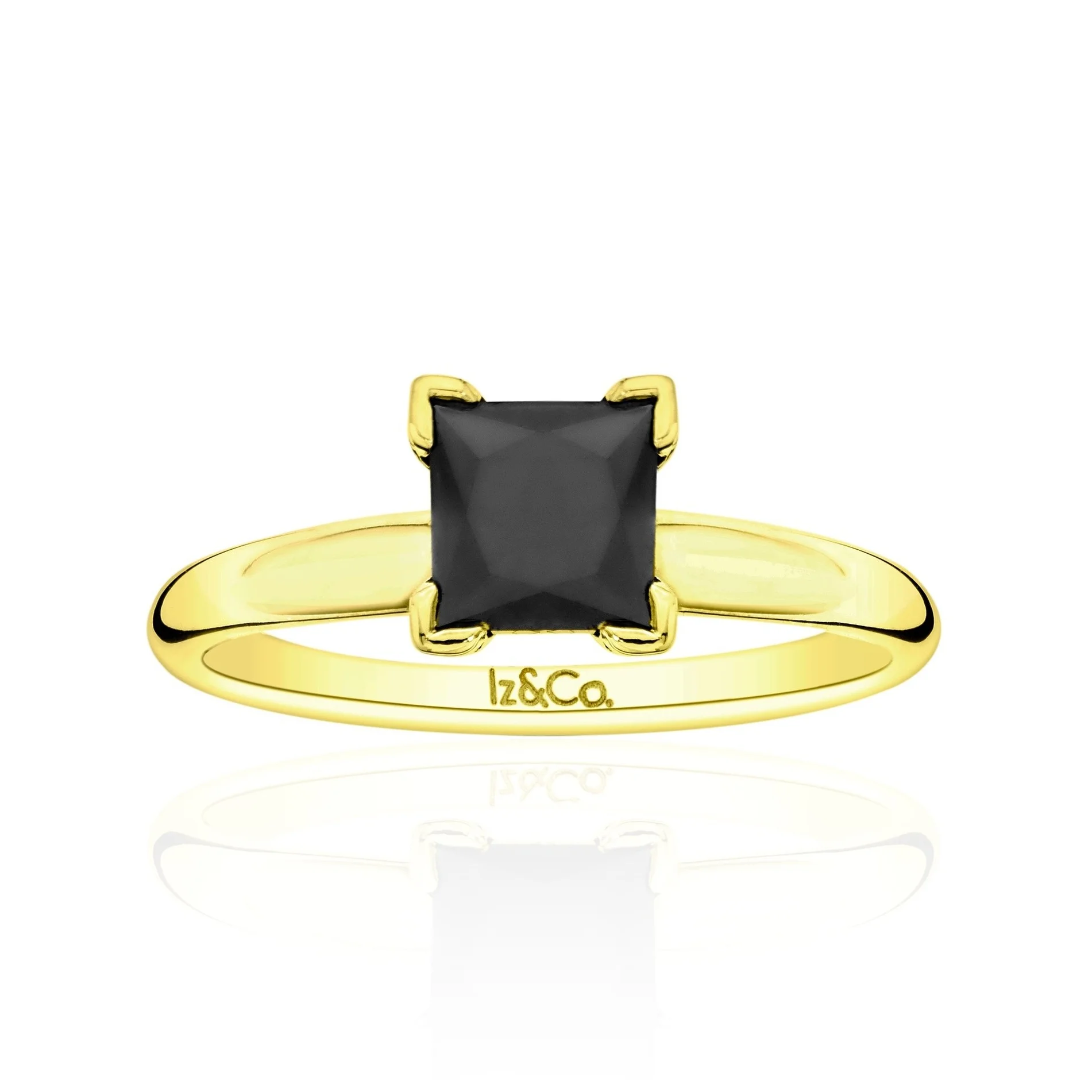 izandco_solo_princess_blackdiamond_ring_yellowgold_1.jpg