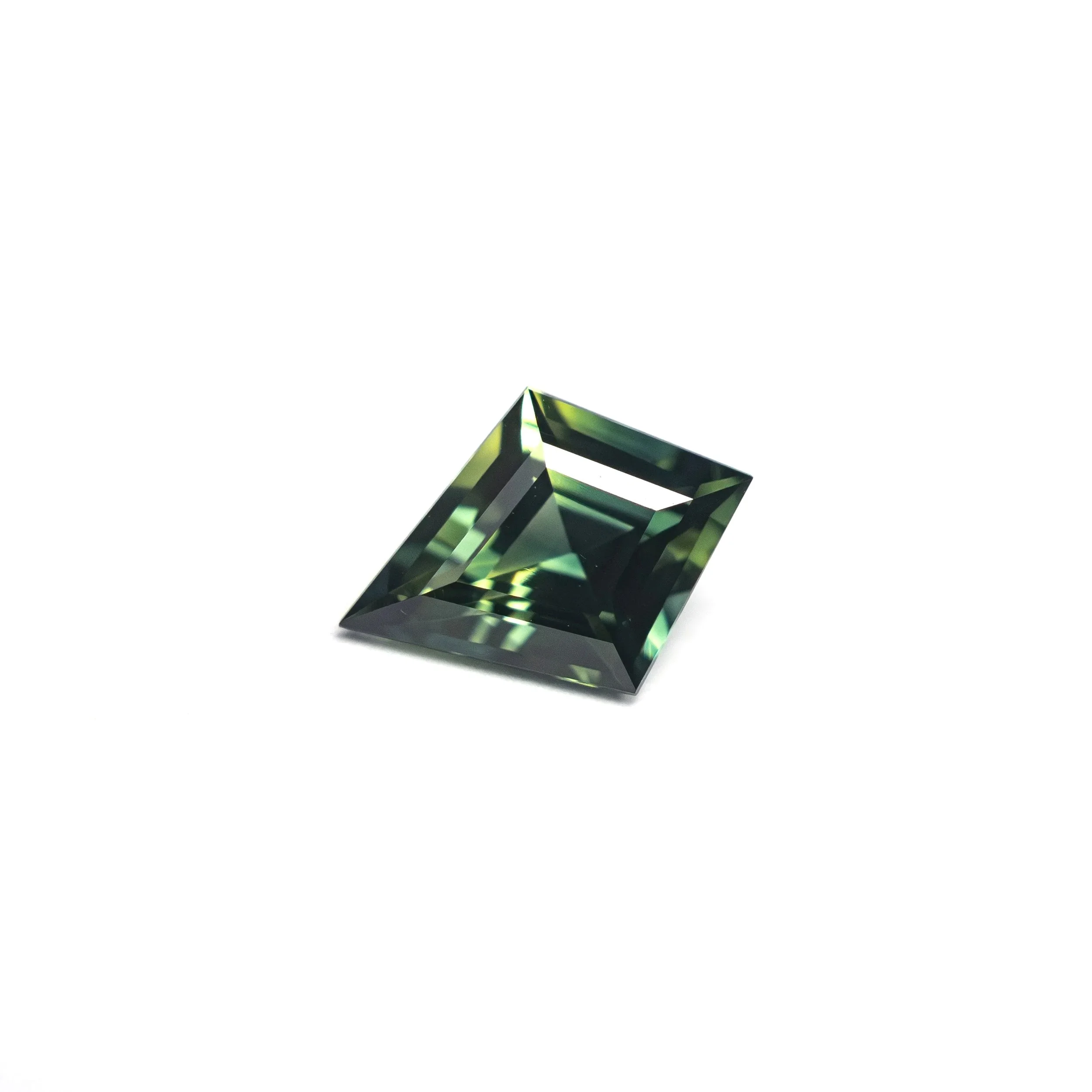 27336-24+0.66ct+7.66x4.86x3.08mm+Kite+Step+Cut+Sapphire+1.jpg