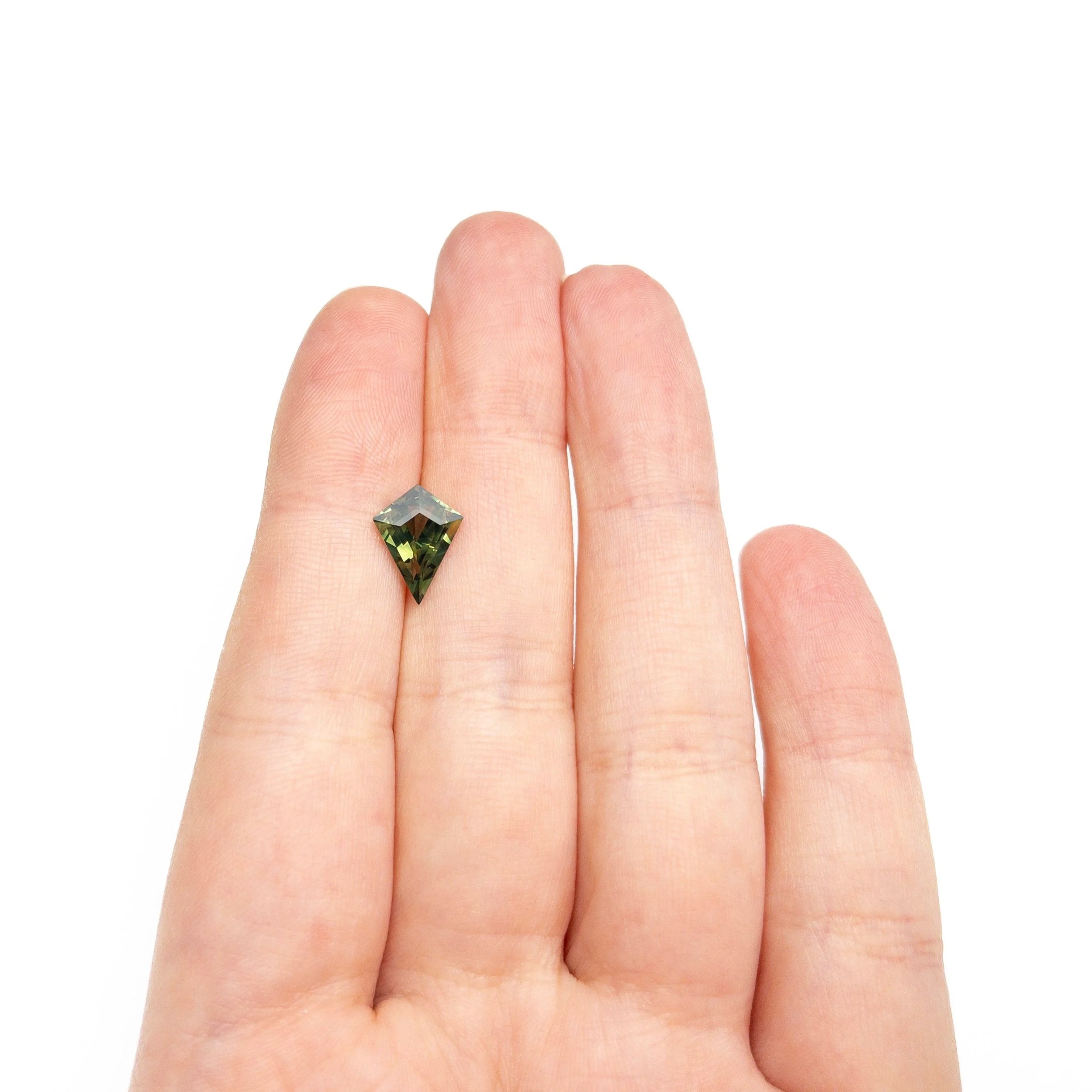 27139-01+1.80ct+10.56x7.33x4.67mm+Kite+Step+Cut+Sapphire+3.jpg
