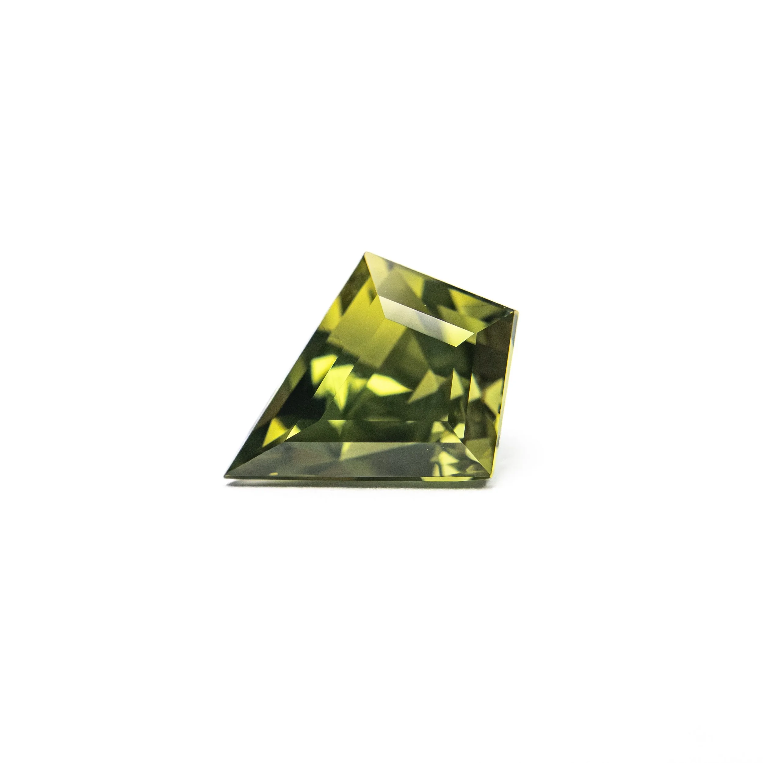 27138-06 0.94ct 7.40x5.77x4.38mm Kite Step Cut Sapphire 1.jpg
