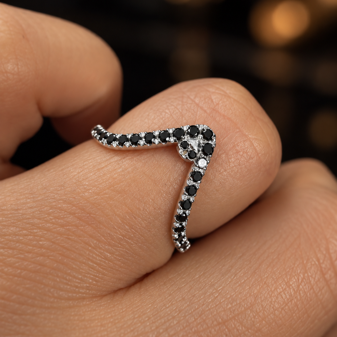 Chevron+Ring+with+Black+and+White+Gemstones.png