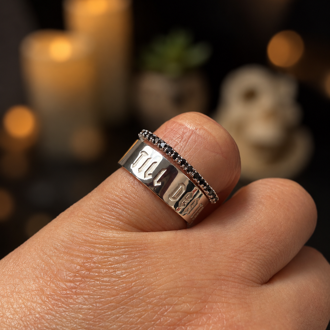 Gothic+Silver+Rings+in+Candlelight.png