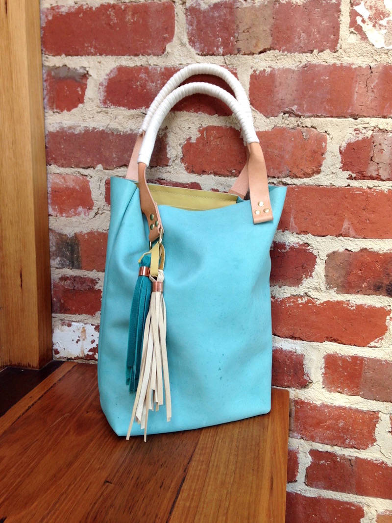 Add A Detachable Shoulder Strap To Any Open-Top Tote - Lazy Girl Designs
