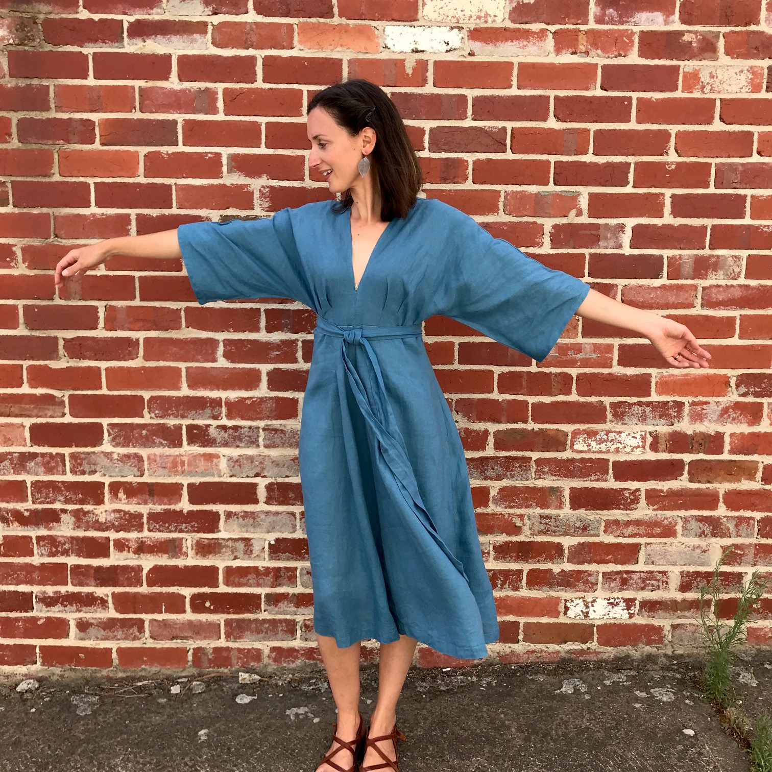 Vogue Deep V Kimono Dress - V9253 — Willow and Stitch