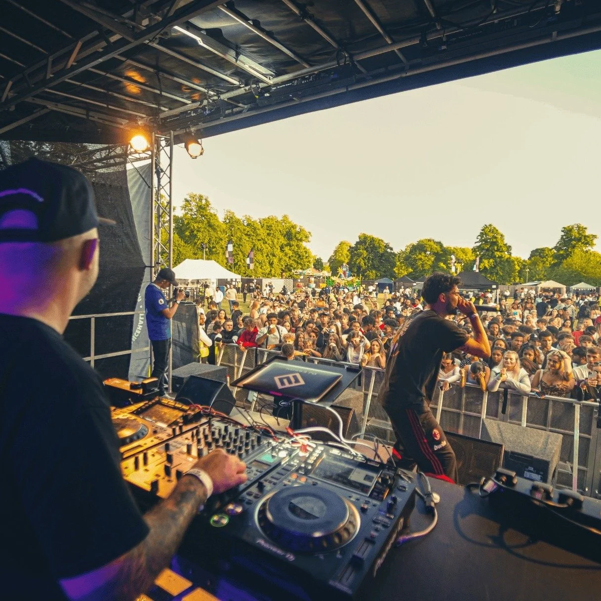 🎤 Are you 16-25 and interested in working in events but want more experience?

You still have time to apply for this fantastic opportunity...it closes on Jan 2nd.

 @themusicworksglos  are running a 20 weekYoung Promoters Programme starting in Janua