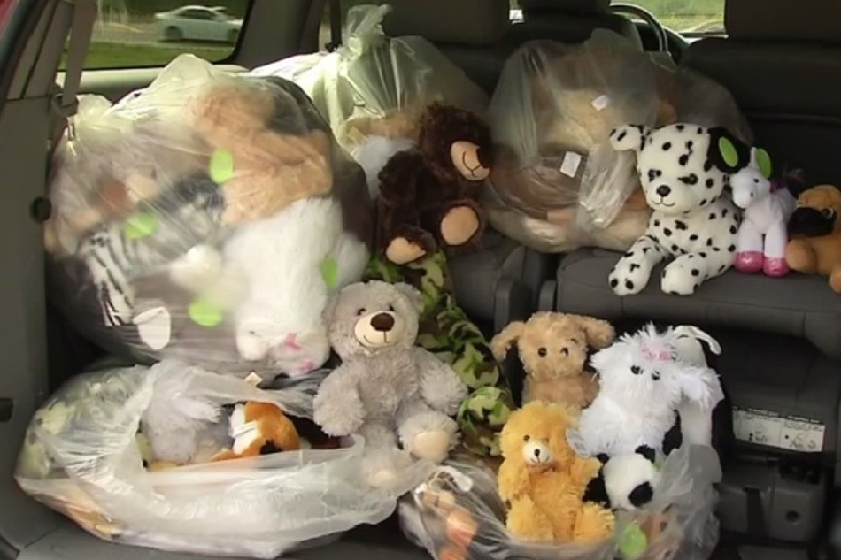  Twelve children who survived the floods now living at the Capital High School shelter got a surprise Wednesday morning. J.R. Bailey and Sandy James dropped off stuffed animals for the kids ( via ) 