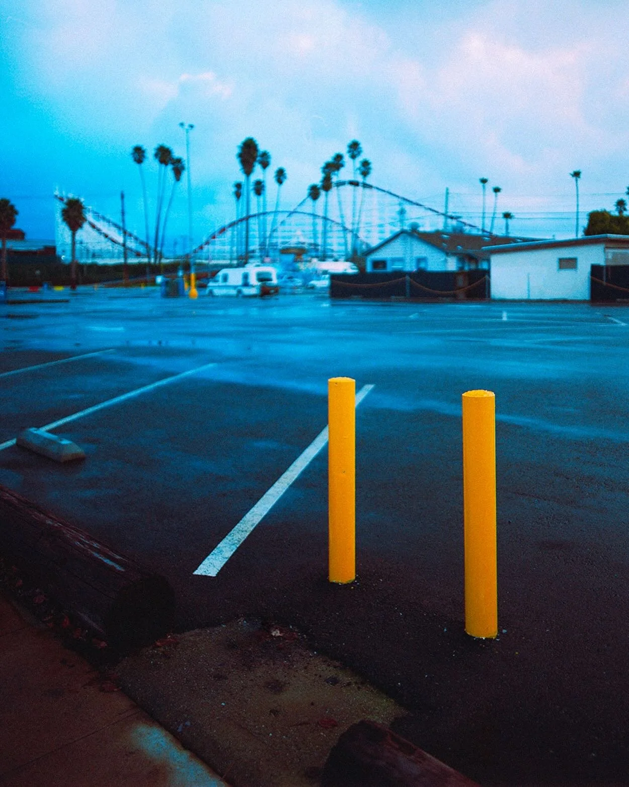Board walks
.
#portra400 #120 #pentax645 #grainisgood #35analog #staybrokeshootfilm #analoguevibes #photocinematica #thefilmgang #thinkveryfilm #filmphotomag #supersweetstreet #strangertonez #forevermagazine #afilmcosmos #streetgallerymagazine #eyeph