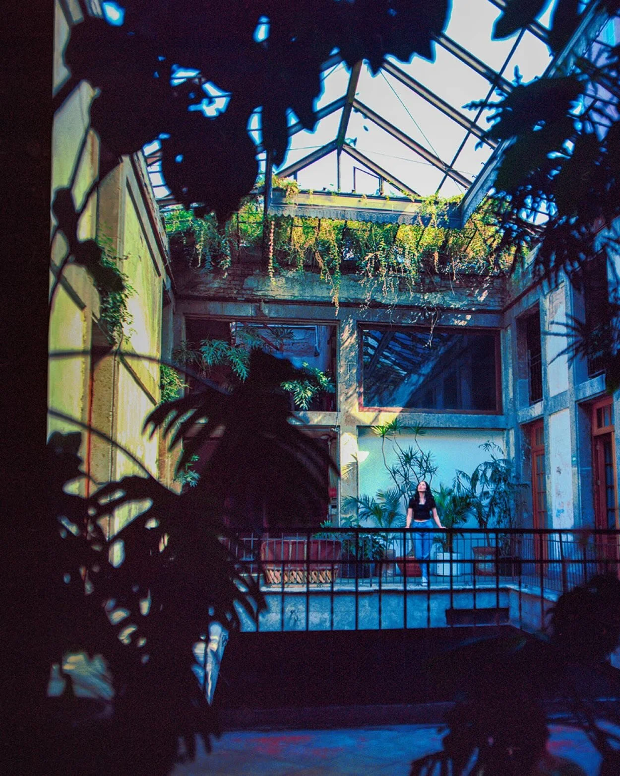 @jeannejo at Safe Space after a meditation in the Juarez neighborhood of CDMX. Thanks to @zrockwood for showing us this amazing place. 
.
#portra400 #120 #mediumformat #shootfilm #grainisgood #staybrokeshootfilm #analoguevibes #photocinematica #thefi