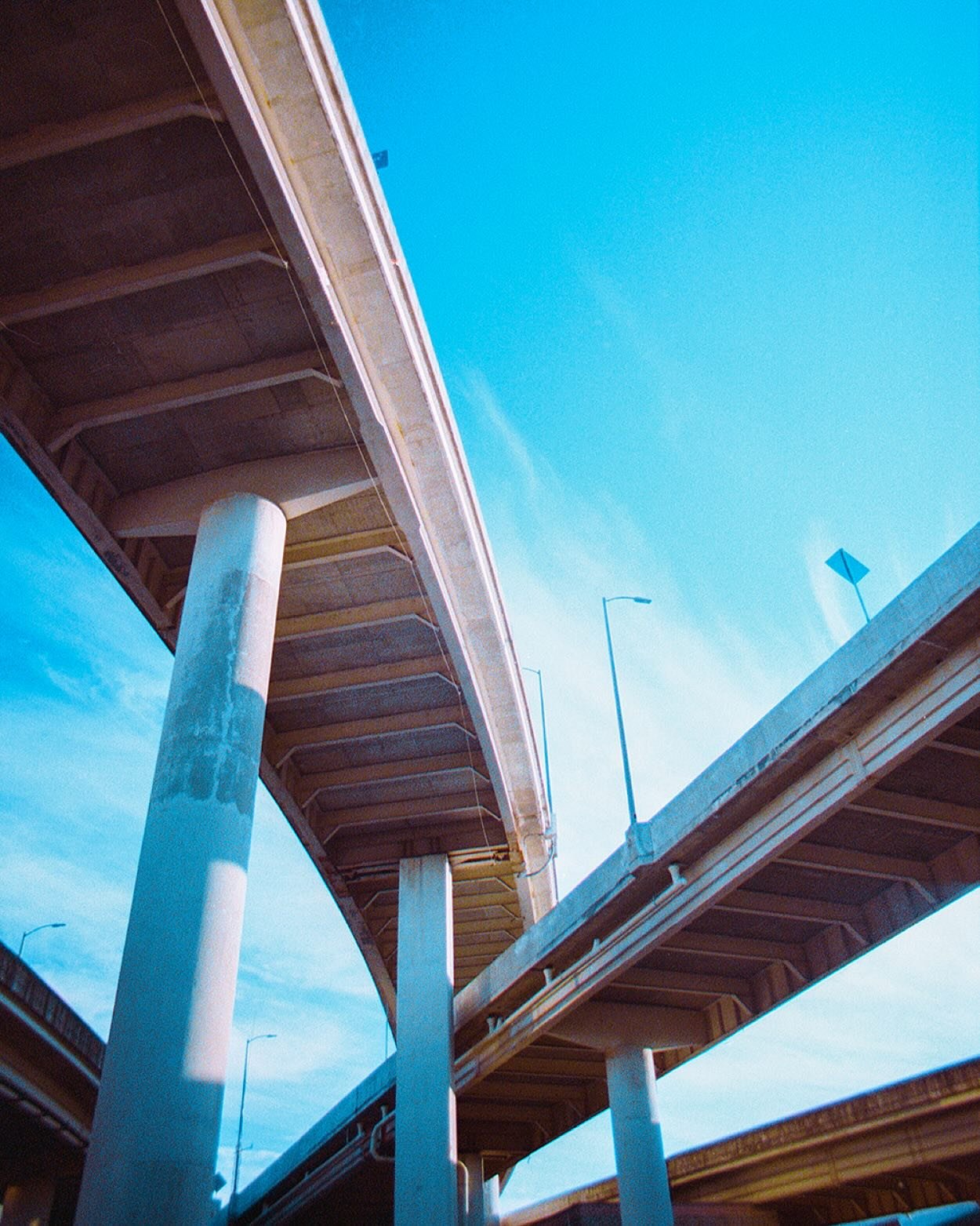 Kentucky, 2024
.

#portra400 #120 #mediumformat #shootfilm #pentax645 #grainisgood #staybrokeshootfilm #filmmaking #analoguevibes #lines #kentucky #photocinematica #thefilmgang #349amcollection #analogue_people #visualgrams #thinkveryfilm #nightwalke