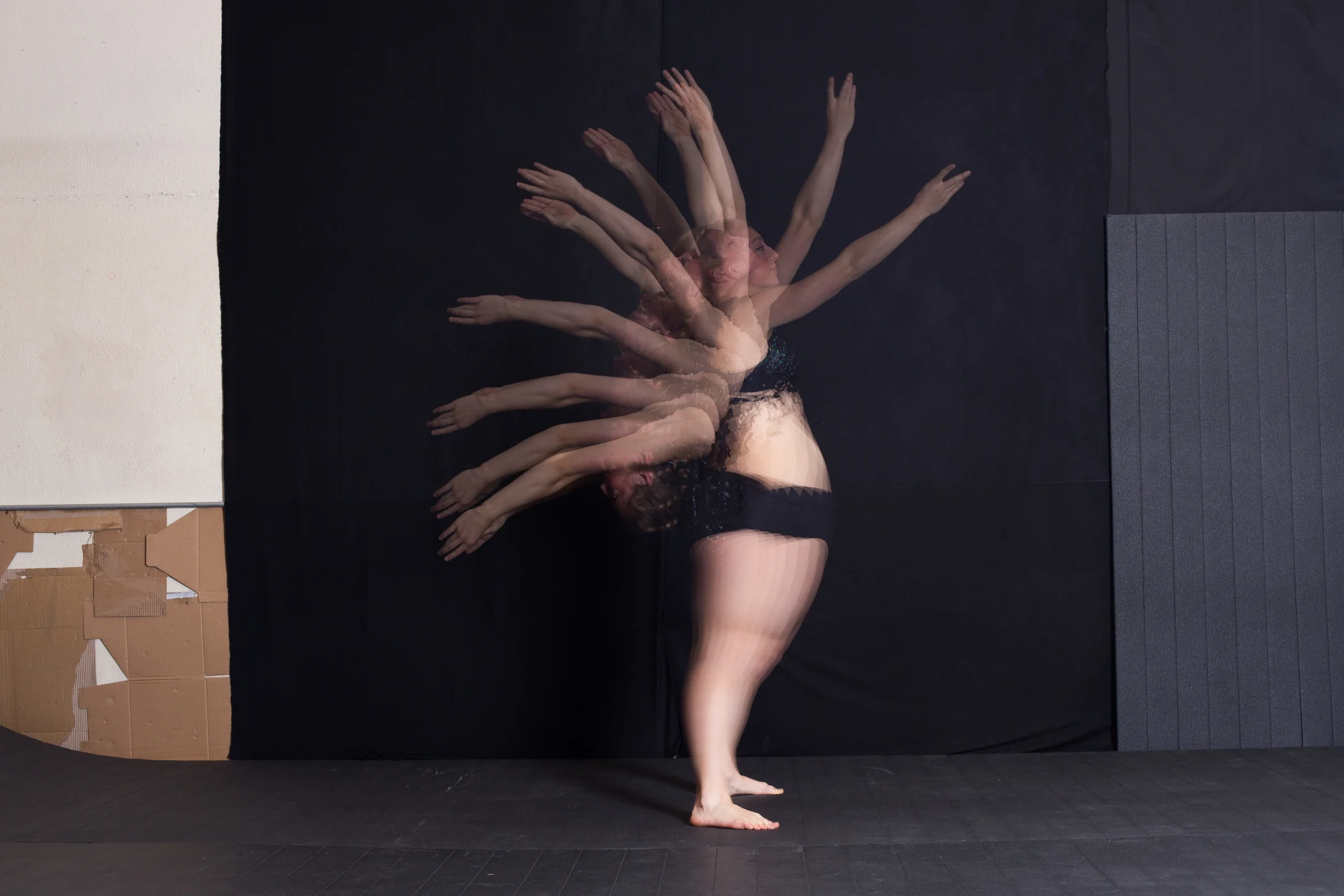 Even when lighting and the shutter fired when we expected, some movements distorted the body in... unfortunate ways.