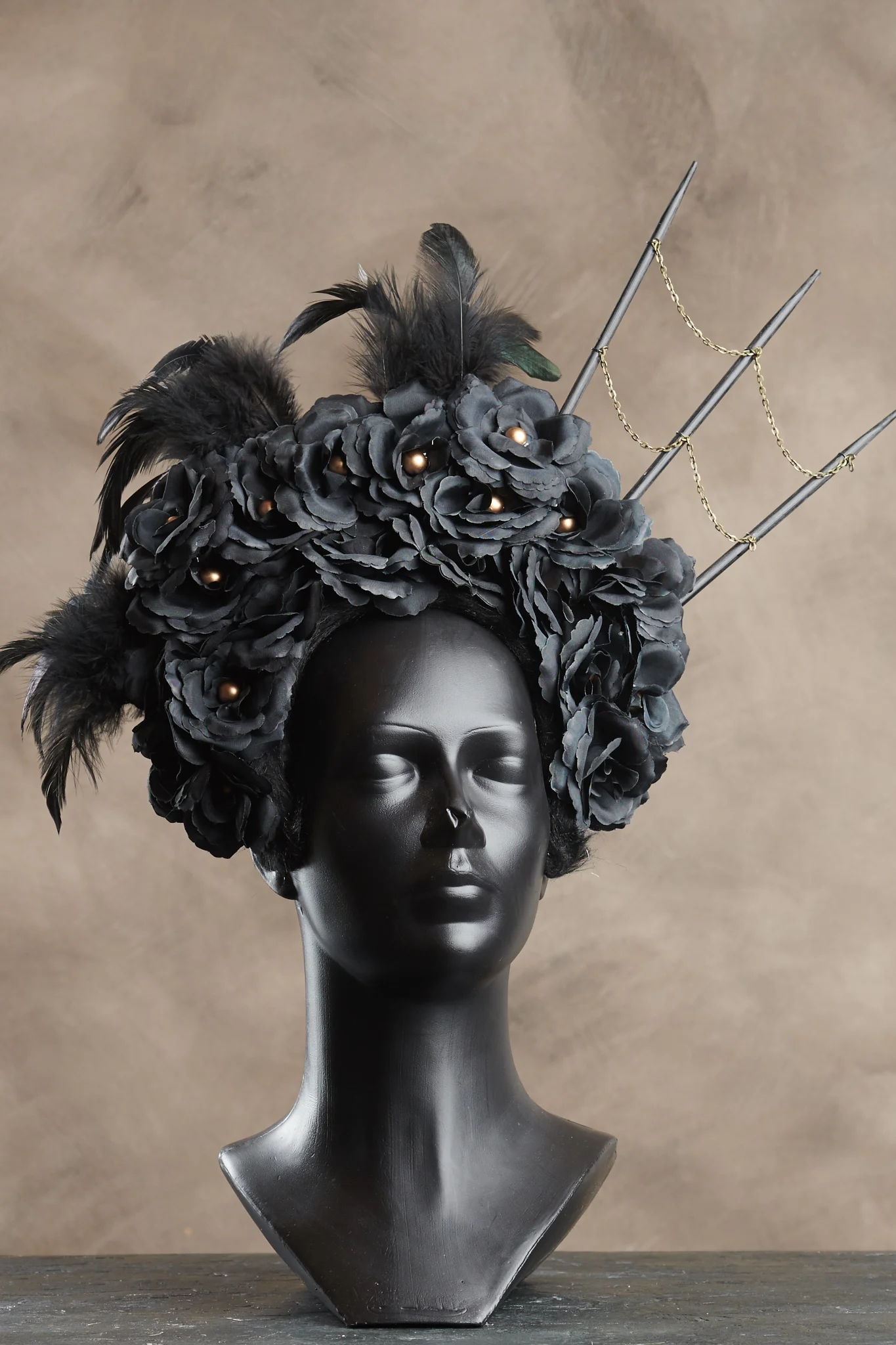 Shoot Crowns White wall48164 1.jpg
