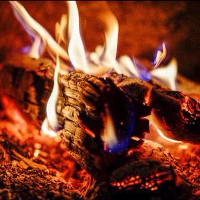 Weird Word Origin of the Week: Before 'backlog' described our to-do lists, it referred to a large piece of wood, placed at the back of a fire to be burned last ‪#&lrm;WWOW‬ ‪#&lrm;wordlove‬ #vocabulary #language #etymology
{Image credit: https://flic