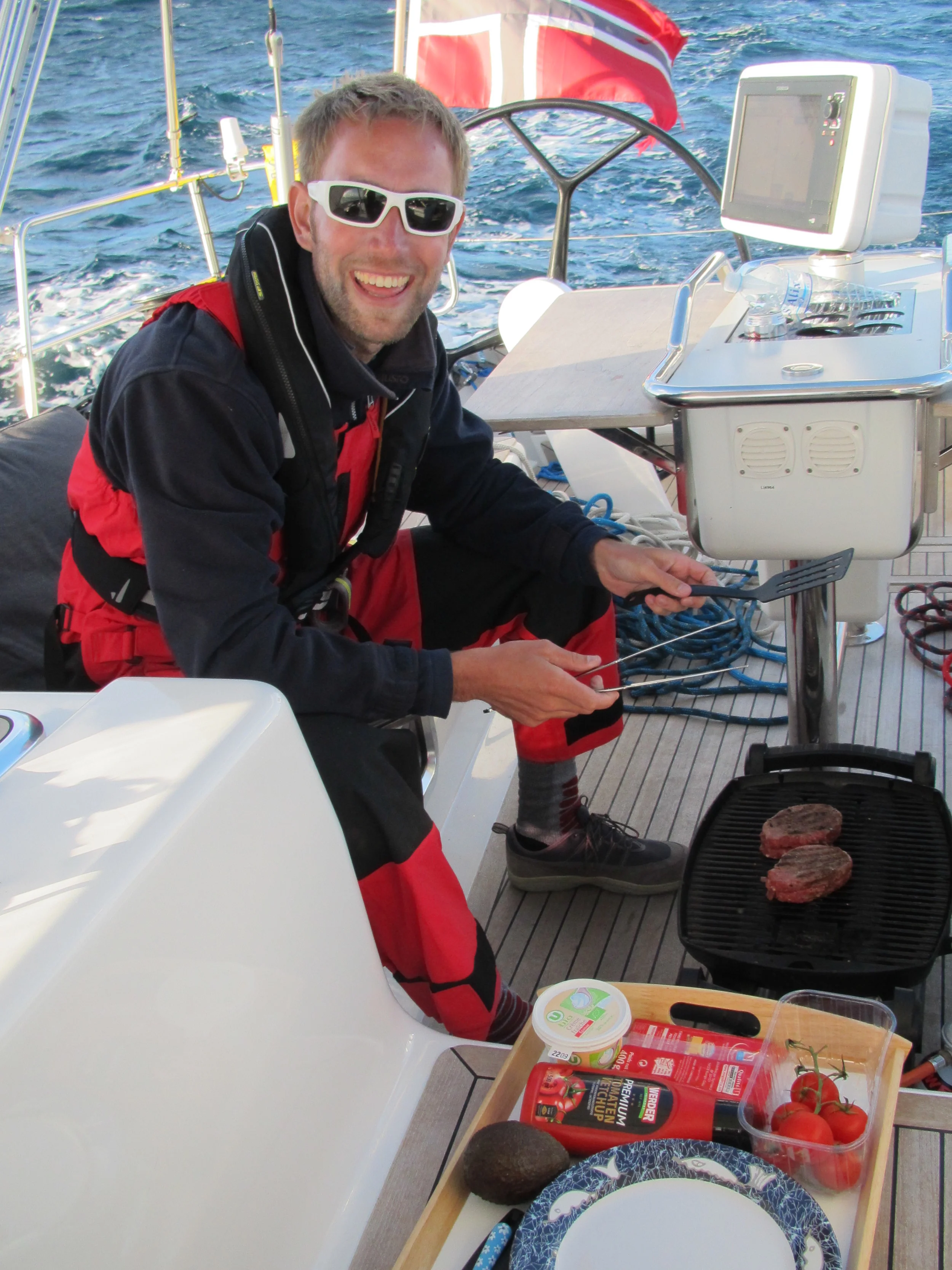 Burgermiddag på vei på grillen