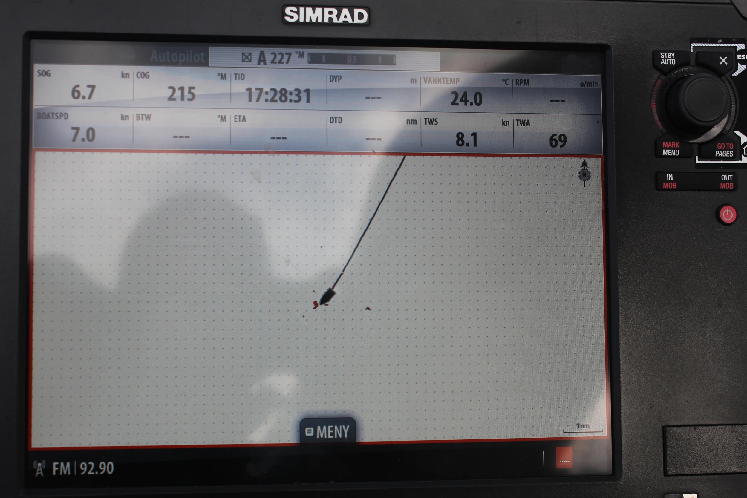 Belle på det store havet...ikke andre båter i mils omkrets