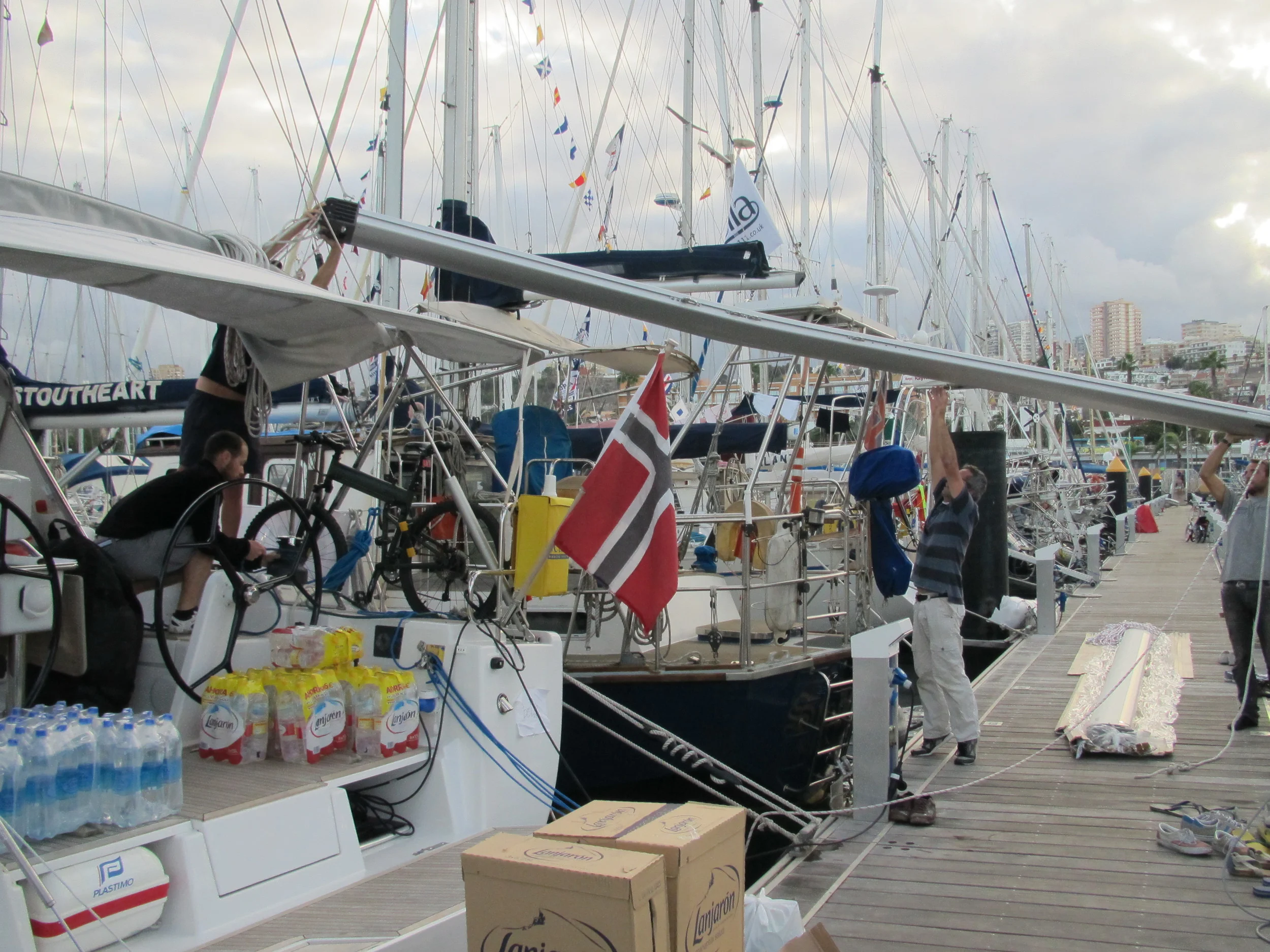 Heldigvis kom ny bom på samme kveld som den gamle ble rigget ned!