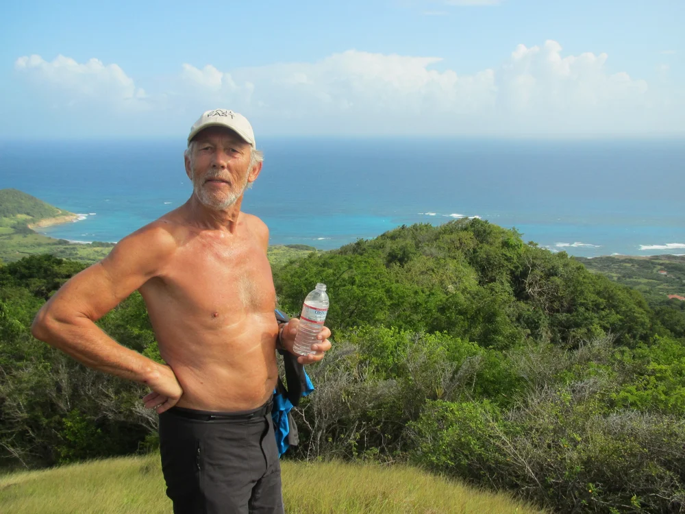 Paps på toppen av Chapeau Carre på Carriacou